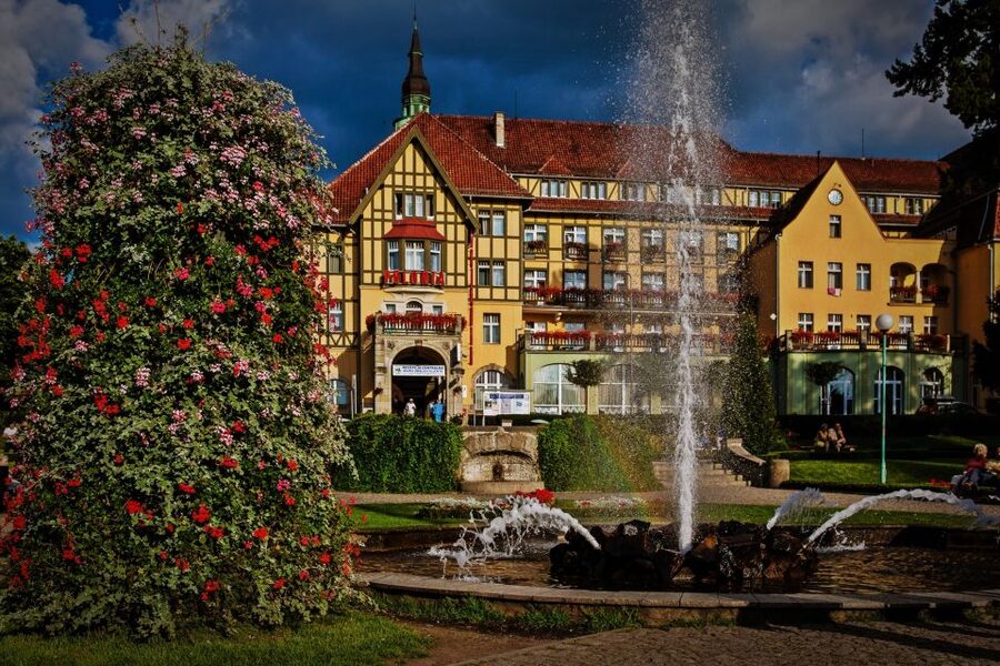 From Wroclaw: Full-Day Stolowe Mountains Trekking Tour - Who should book this Stolowe Mountains day trip?