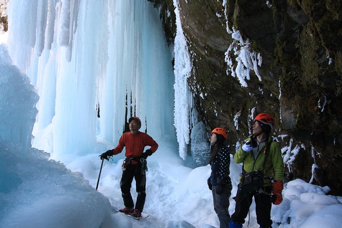 Frozen fall trekking - How private guiding changes the day