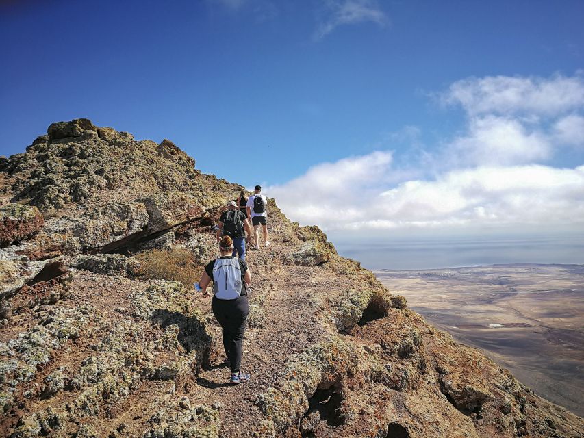 Fuerteventura: Montaña Escanfraga Volcano Summit Hike - Small groups and the guide’s role
