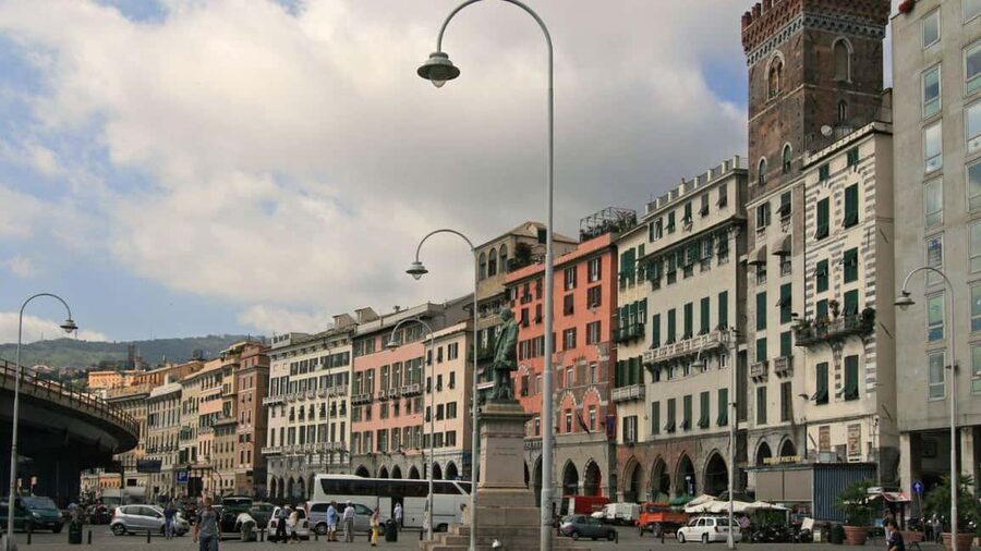 Genoa: Columbus Trail Urban Trekking with Wine & Local Tastings - From Sarzano to the Old Port