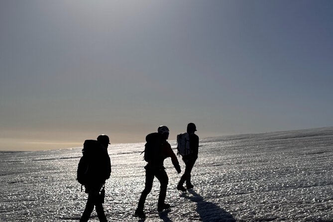 Glacier Combo Kayking at Glacier Lagoon and Glacier Hike - Why the small group matters