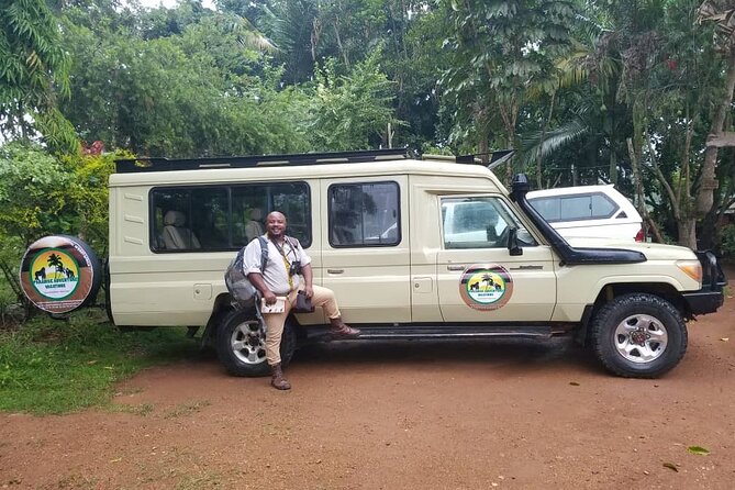 Gorilla & Chimpanzee Trekking in Uganda - 5 Days - The private format and the guide question