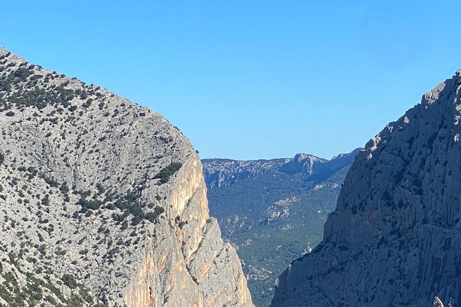 Gorropu canyon guided hike - Entering the gorge and choosing your level