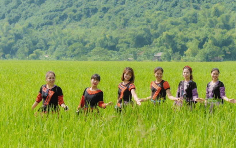 Ha Noi - Mai Chau - Pu Luong 2 Days 1 Night Trekking Tour - Mai Chau’s Thai villages by bicycle