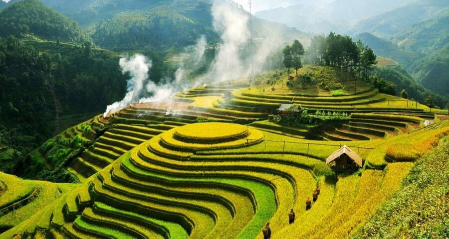 Hanoi: 2-Day Sa Pa Guided Village & Homestay Trekking Tour - The early bus from Hanoi to Sapa