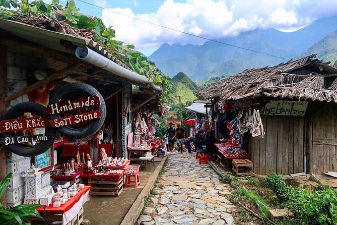 Hanoi- 2 Days Sapa moutain trekking with Local Guide and Homestay - Lunch in Sapa and the walk toward Lao Chai