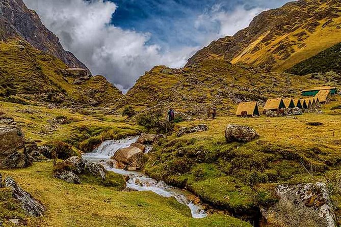 Humantay Lake Full-Day Adventure: Scenic Trek and Stunning Views - The easier descent and lunch at Soraypampa