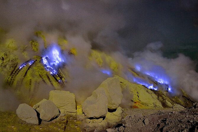 Ijen Blue Fire Trekking - The climb from Banyuwangi to the crater