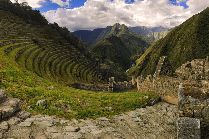 Inca Trail 4 Day Adventure to Machu Picchu with Panoramic Train - The local team and guide experience