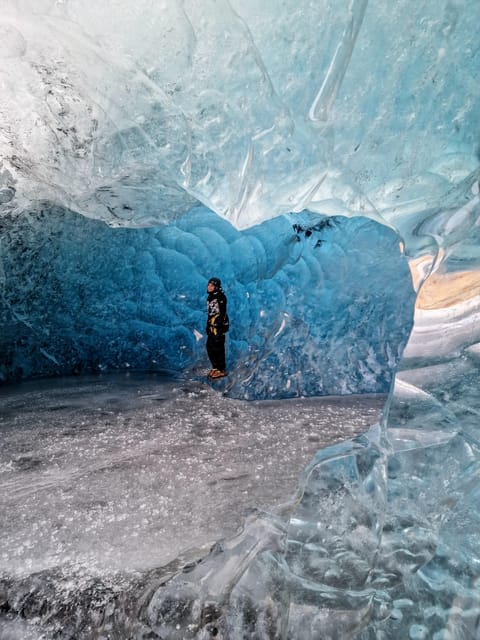 Jökulsárlón: Blue Ice Cave Tour and Glacier Walk - Leaving Jökulsárlón by jeep