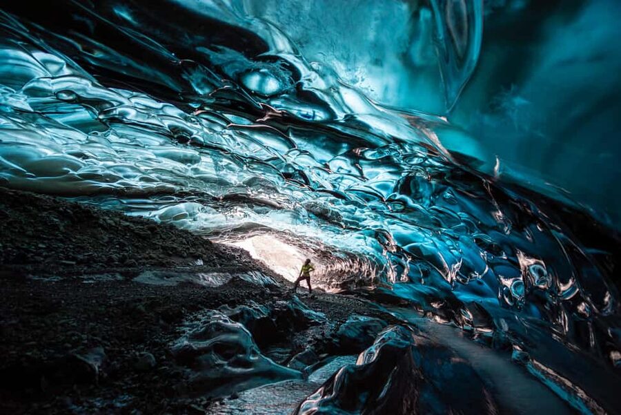 Jökulsárlón: Glacier Hike to a Remote Ice Cave - Why this tour is different from a short ice cave visit