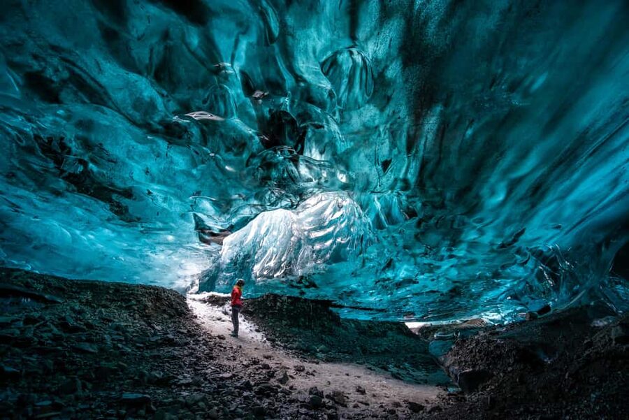 Jökulsárlón: Glacier Hike to a Remote Ice Cave - Meeting at Jökulsárlón and riding toward the glacier