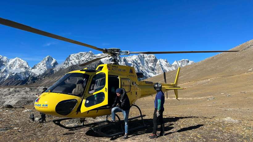 Kathmandu: Everest Helicopter Tour with Landing & Breakfast - Kathmandu to Lukla, the first mountain view