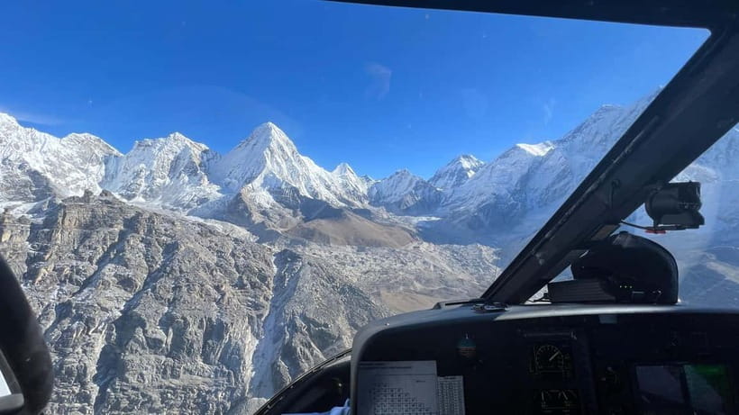 Kathmandu: Everest Helicopter Tour with Landing & Breakfast - Shared flight or private charter