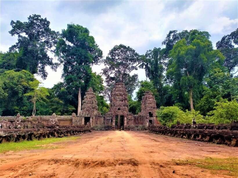Kbal Spean Trekking Tour with Banteay Srei & Landmine Museum - Banteay Srei and the appeal of pink sandstone