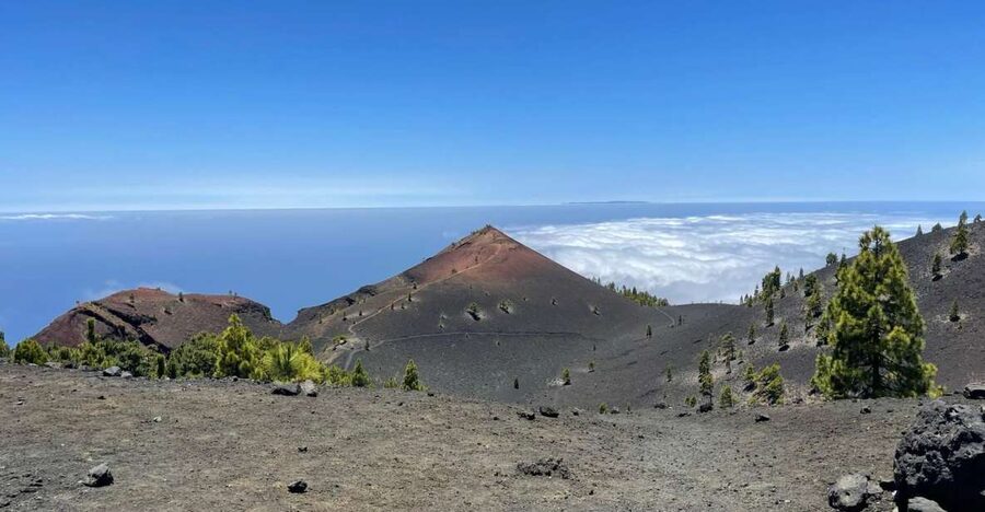 La Palma: Guided trekking tour to volcanoes south - Hoyo Negro and the first major crater views