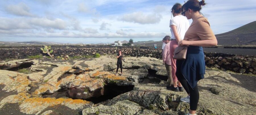 Lanzarote: Timanfaya Natural Park Trekking Tour - Meeting the guide at Masdache