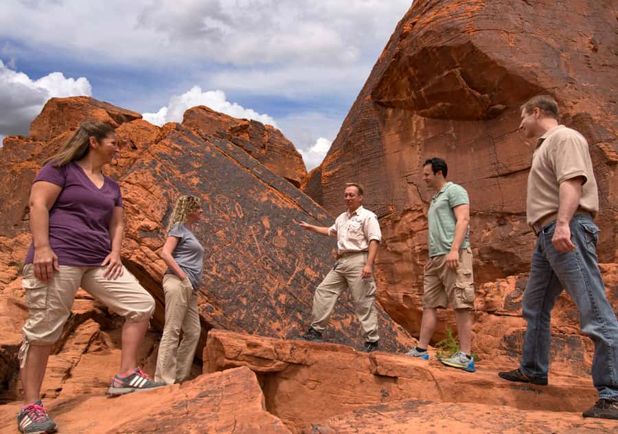 Las Vegas: Valley of Fire Tour in Luxury Tour Trekker - What your guide adds to the day