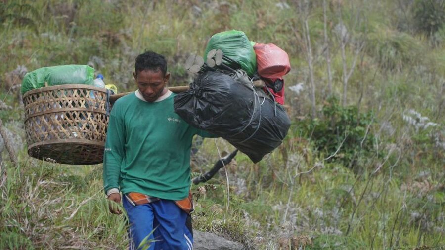 Lombok: Mount Rinjani 3-Day Trek with Summit and Lake - From the summit to Segara Anak Lake and the hot springs