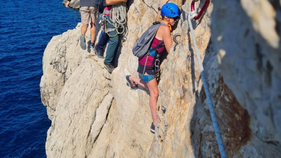 Marseille : Via Ferrata in the calanque of Sormiou - Climbing the cliffs above the calanque