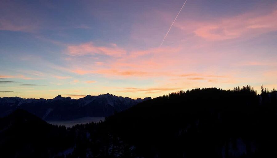 Montreux: Snowshoe Trek with Fondue and Wine - Meeting at Montreux and riding uphill