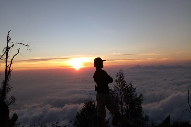 Mount Agung Sunrise Trekking Private Tours - Waiting near the summit in the cold