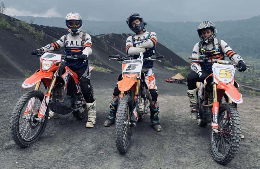 Mount Batur: Sunrise Dirt Bike Trek with Trained Riders - Riding beneath the stars