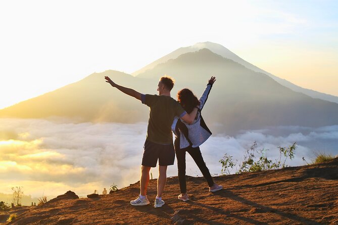 Mount Batur Sunrise Trekking Open Trip All-Inclusive - Meeting the guide at the volcano