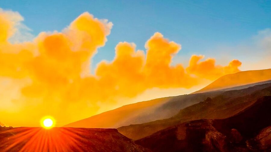 Mount Etna: Trek to 3000m with cable car and 4x4 - Barbagallo crater and the black volcanic slopes