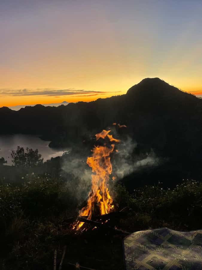 Mount Rinjani: 2D-1N Trekking Summit Sunrise Point Join Tour - A two-day Rinjani trek with a very early finish line