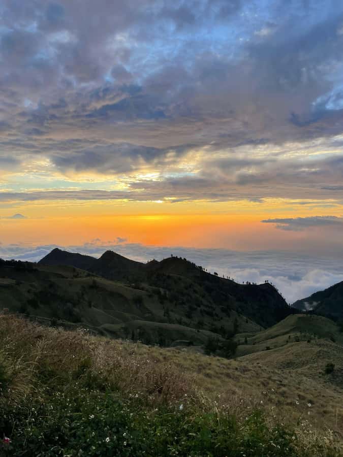 Mount Rinjani: 2D-1N Trekking Summit Sunrise Point Join Tour - Day two: the 3,726-meter summit before breakfast