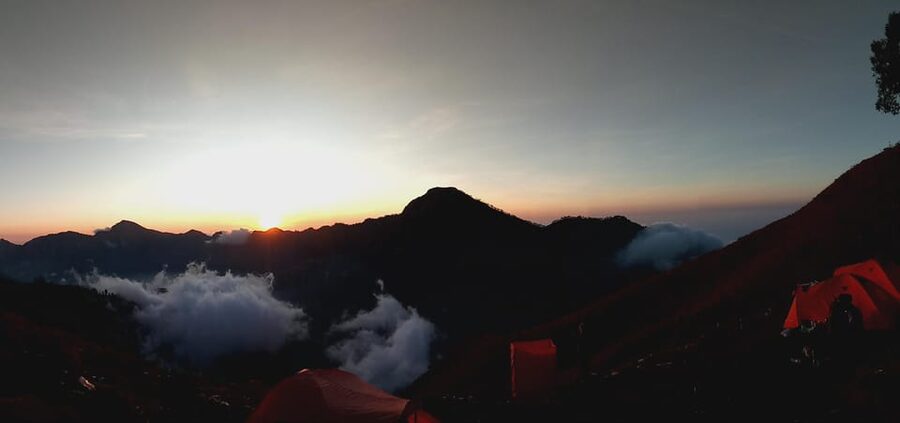 Mount Rinjani: 2D-1N Trekking Summit Sunrise Point Join Tour - Extra costs and what you need to bring