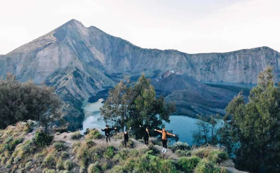 mount rinjani One day trek - Reaching the Senaru Crater Rim