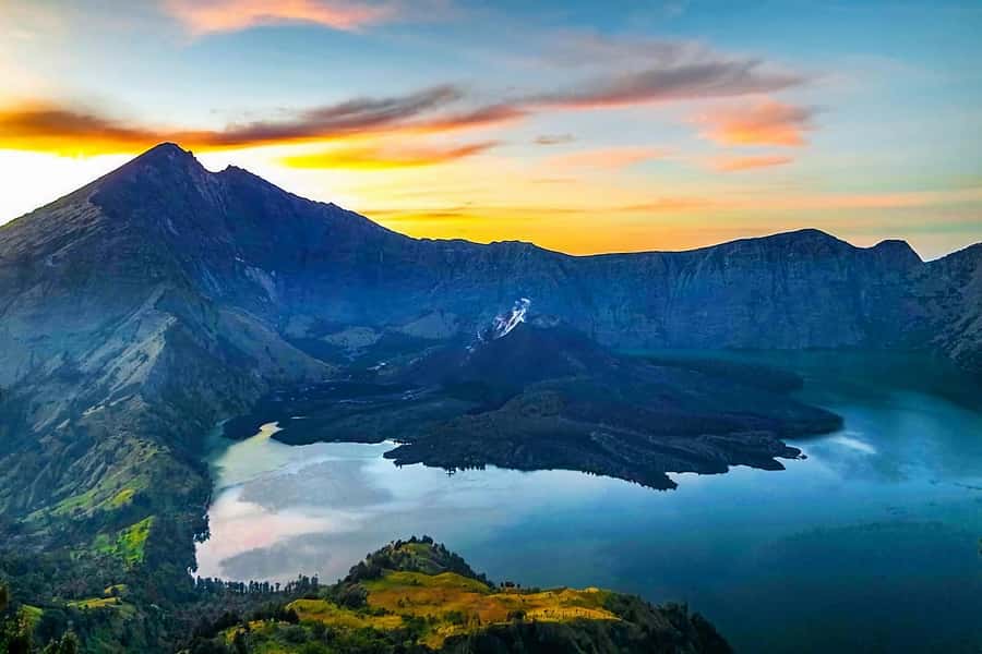 mount rinjani One day trek - Lunch at the top makes the effort feel worthwhile