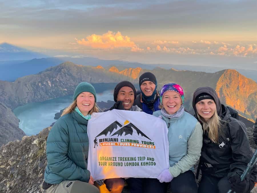 Mount Rinjani Trekking 2D/1N Summit Sunrise & Sunset Views - The guides and porters make a real difference