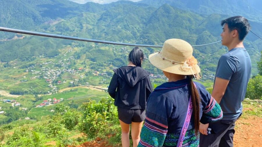 Mountain Views And Villages Trek - Walking into Hang Da Village