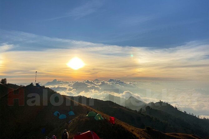 Mt Rinjani Trekking 2 Days 1 Night (Senaru Crater Rim) - Sunrise before the five-hour descent