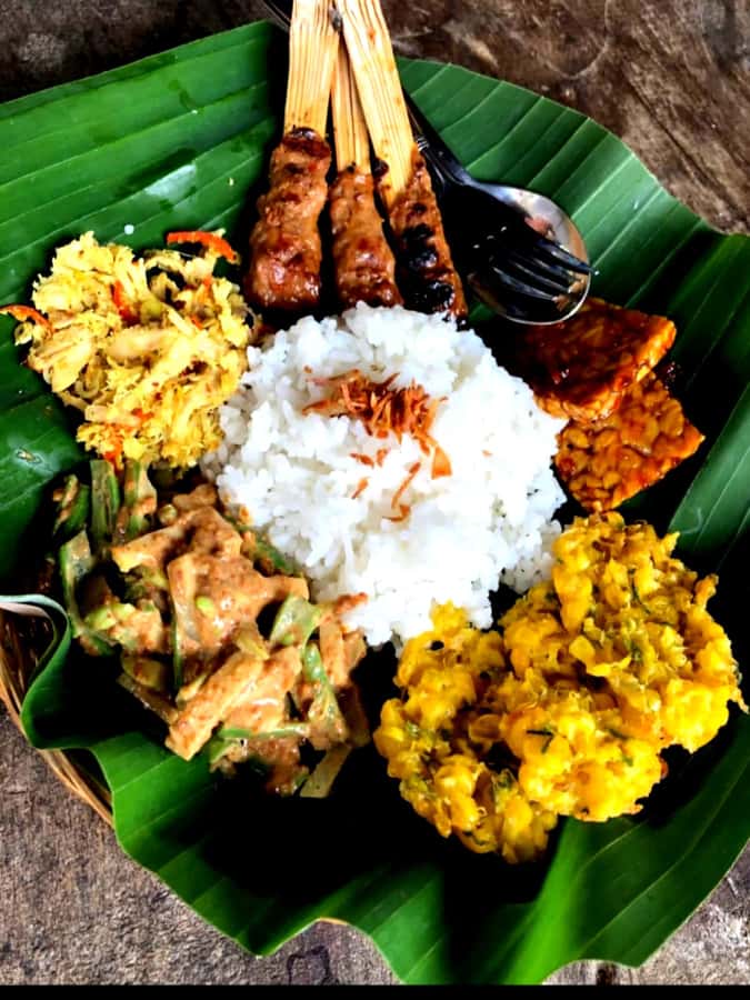 Munduk Jungle Trek to Banyumala & Pucak Manik – Private - A local lunch at De Koffie in Wanagiri