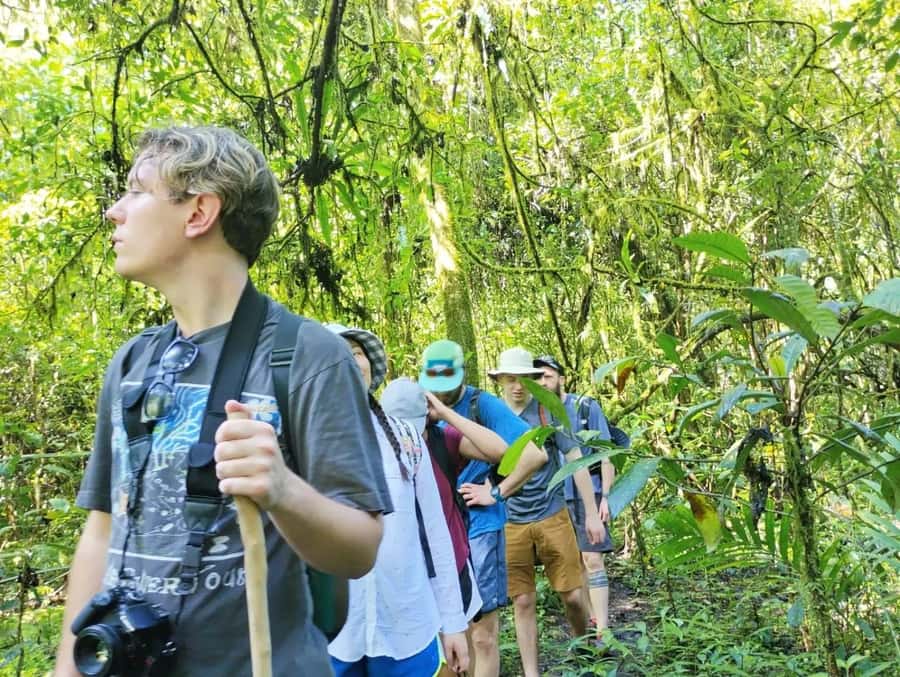Munduk : Jungle Trekking,Canoeing,waterfall &authentic lunch - Paddling across a quiet Balinese lake