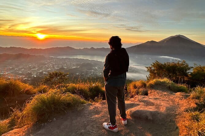 Munduk Twin Lake Jungle Hike, Ulun Danu Temple, & Waterfall - What the small group changes
