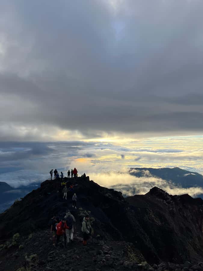 Oke Rinjani 2-Day Trek – Summit senaru Climb & Amazing Views - Day 1: Senaru Village to the crater rim