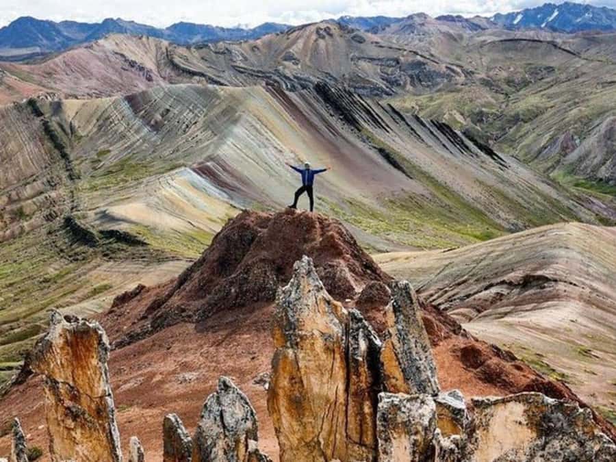 Palcoyo colored mountain hike + stone forests - The 4:00 to 5:00 a.m. pickup from Cusco
