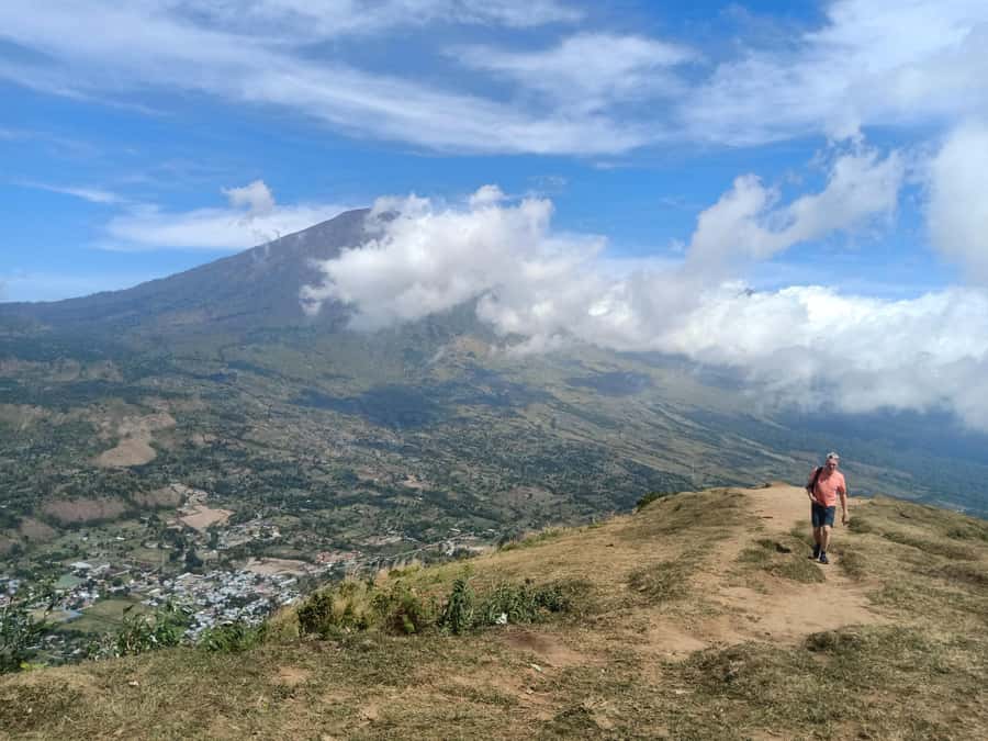 Pergasingan Hill Trek: Unveiling the Beauty of Sembalun - The 90-minute climb up Pergasingan Hill