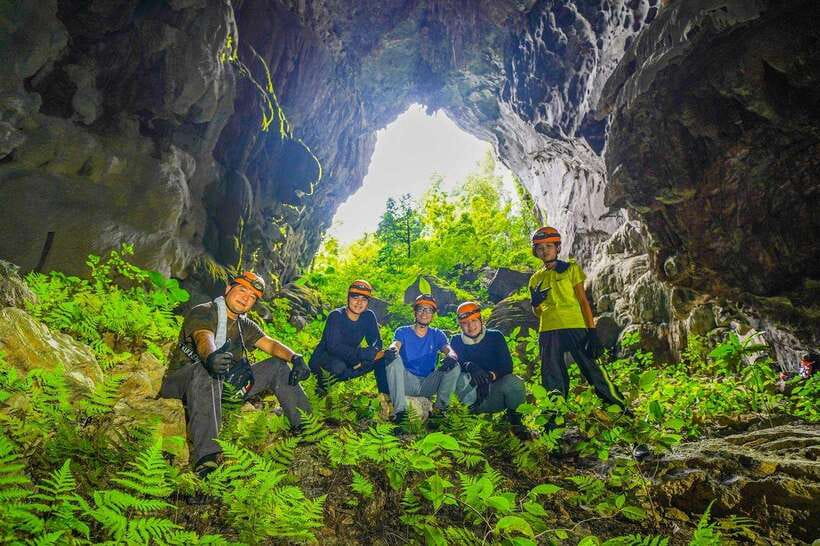 Phong Nha: ELEPHANT CAVE & MA DA VALLEY JUNGLE TREK 1D - Walking through Ma Da Valley