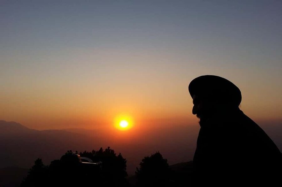 Pokhara: Sarangkot Sunrise & Panoramic Annapurna View Tour - The guide service and the limits of the format