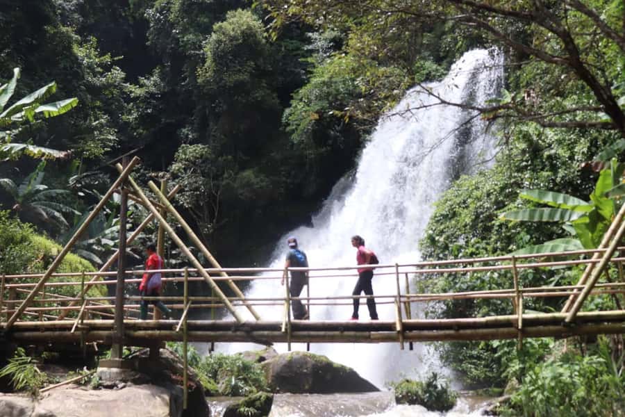 Private Doi Inthanon, Nature Trail, Wat Phra That Doi Kham - Wat Phra That Doi Kham above Chiang Mai