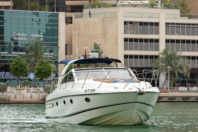 Private Luxury Everest Yacht Cruise from Dubai Marina - Crew service and the luxury question