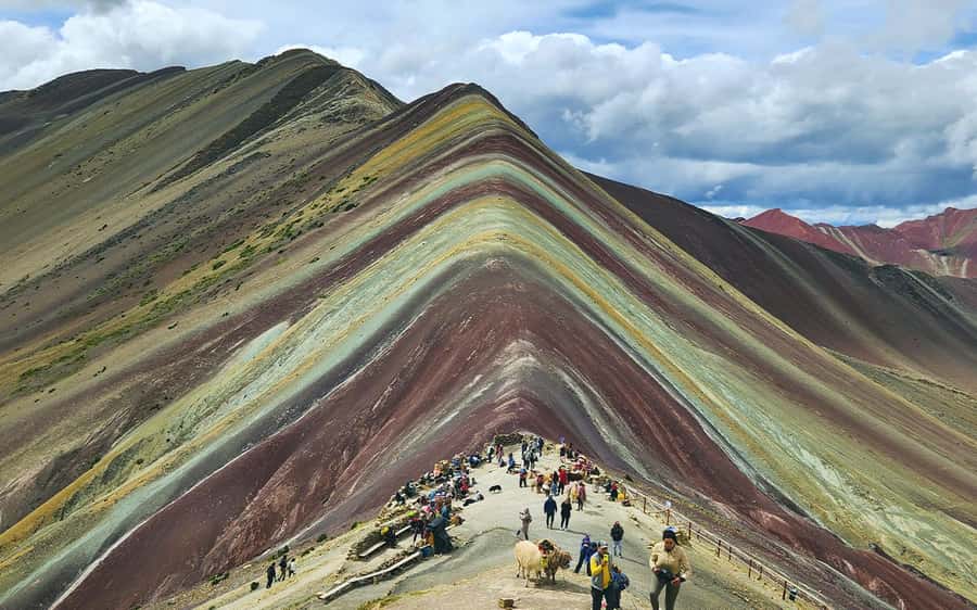 Rainbow Mountain Trek 1 Day - Breakfast near the alpacas and the Llacto trailhead