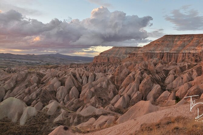 Red & Rose Valley Sunset Hiking Tour with a Trekking Dog "Oscar" - Walking through Red and Rose Valleys