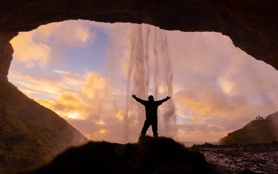 Reykjavík: Iconic Glacier Hike, South Coast & Waterfalls - What the minibus format adds